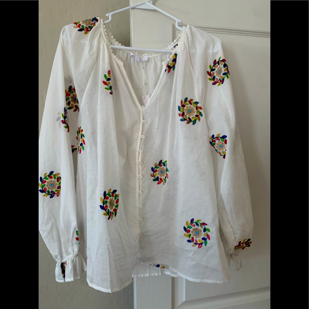 Vici dolls white and embroidery top